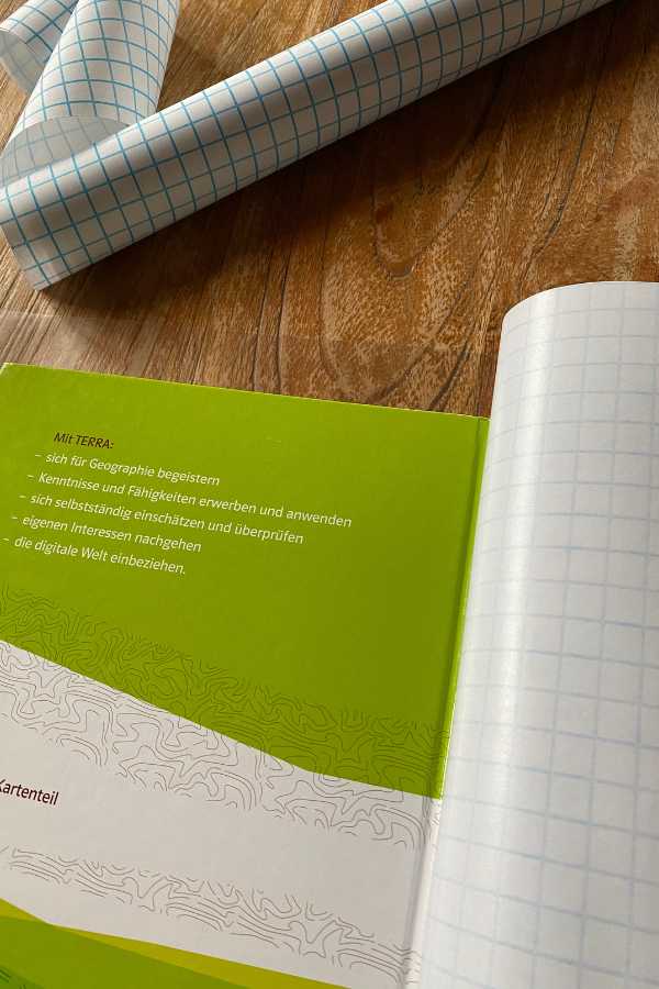 Schulbücher einschlage